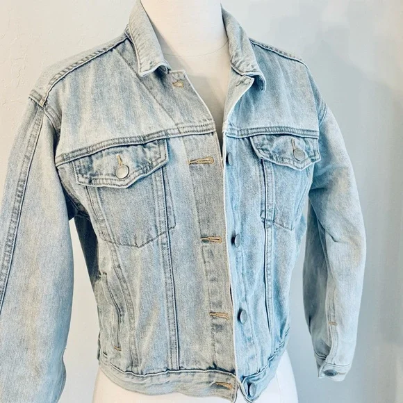 Gap Women’s Cropped Light Wash Denim Jacket, Size Small - Picture 3 of 13